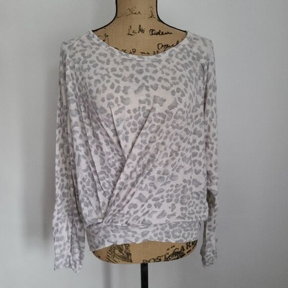 Sundry Grey Leopard Cozy Long Sleeve Top - Picture 2 of 15
